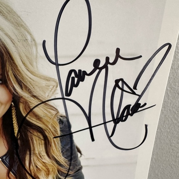 Lauren Alaina autographed poster - like new condition - Picture 2 of 2